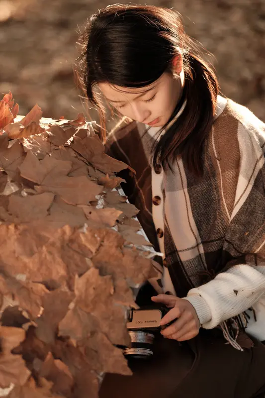 [YITUYU艺图语]2025.01.15 秋日落叶 蝴蝶妹妹 - 艺图语